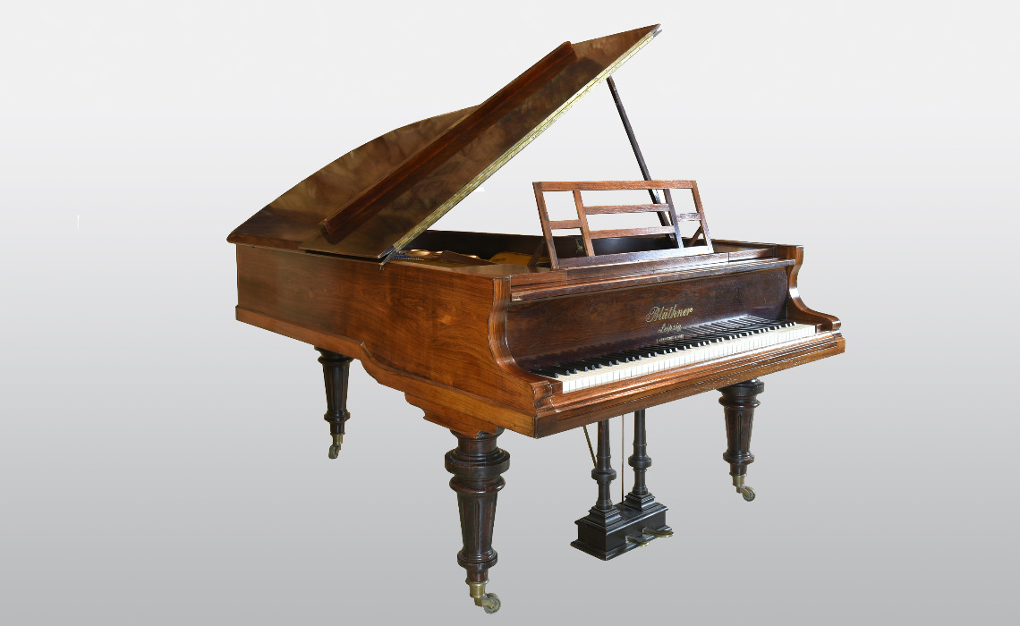 Piano ayant appartenu à Claude Debussy, marque Blüthner, 1904.