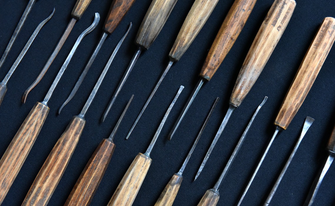 Outils à sculpter le bois utilisés par Vincent Ribes à Brive, fin 19e-début 20e siècle.